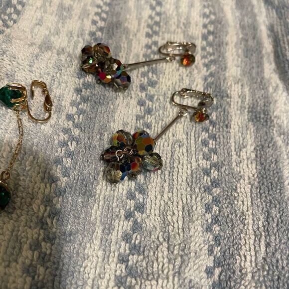 Vintage Celebrity Crystal Clip Dangle Earrings Emerald Green Multicolor Set of 2 - Picture 8 of 16